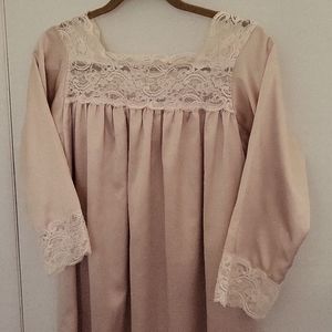 Christian Dior Nightgown. Size Small Petite.Beige/cream. Vintage.Excelle…